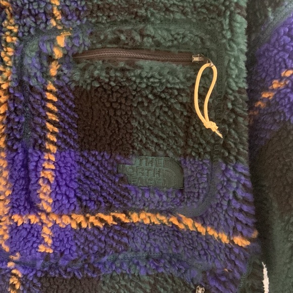 The North Face Women's Jacquard Extreme Pile Pullover - Plaid design - Picture 4 of 7